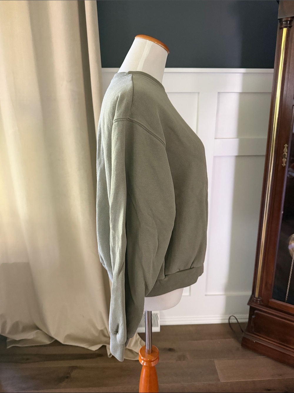 💘Abercrombie & Fitch Women's Crewneck Sweatshirt in Olive - Picture 2 of 4
